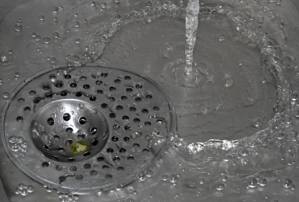 Desentupimento de pia em Itaipava: por que minha pia entope com tanta frequência?